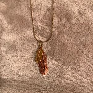 ❌SOLD❌ Canadian Leaf Necklace